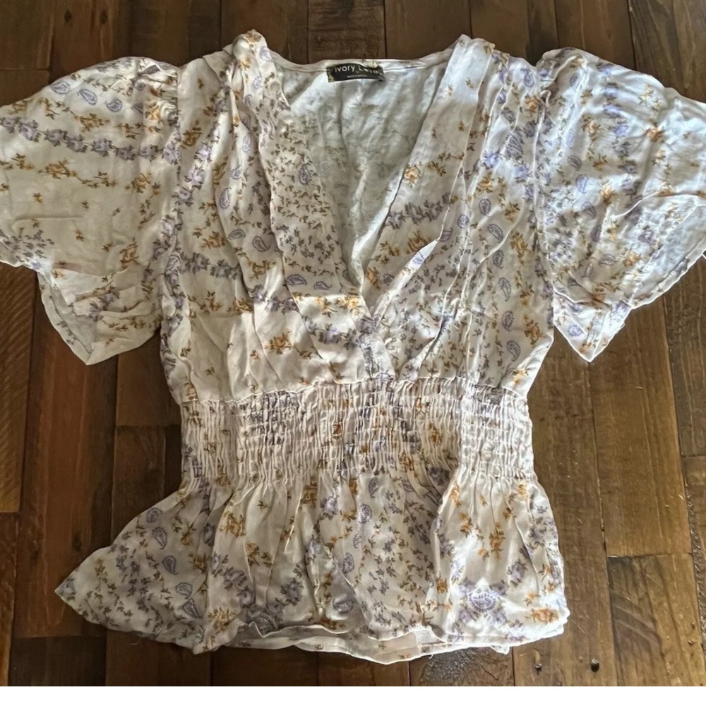 IVORY LANE paisley Floral Flutter Sleeves Smocked Blouse NWOT M Soft Pretty boho